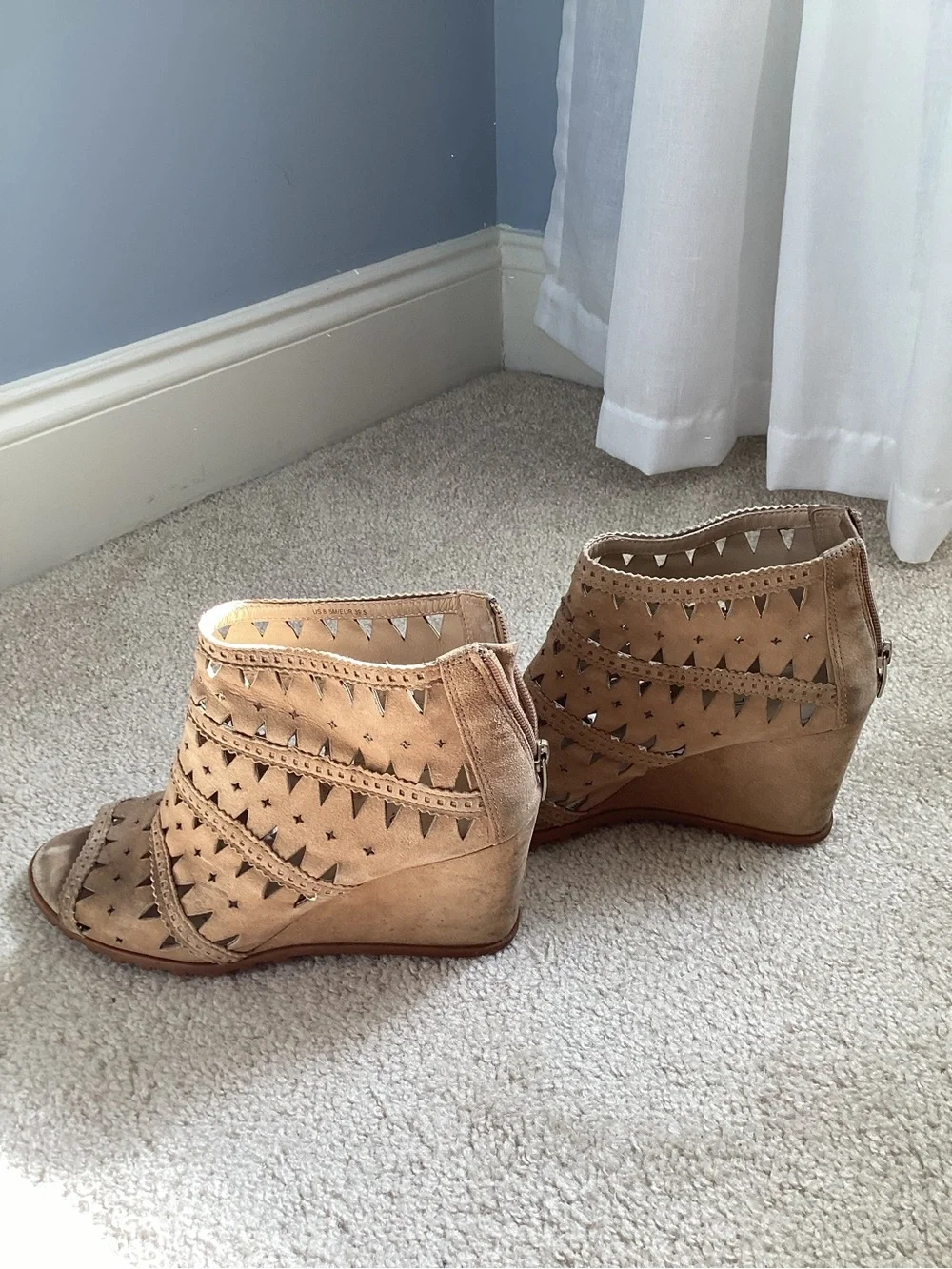 Via Spiga Women's Latanya Wedge Sandal, Light Camel